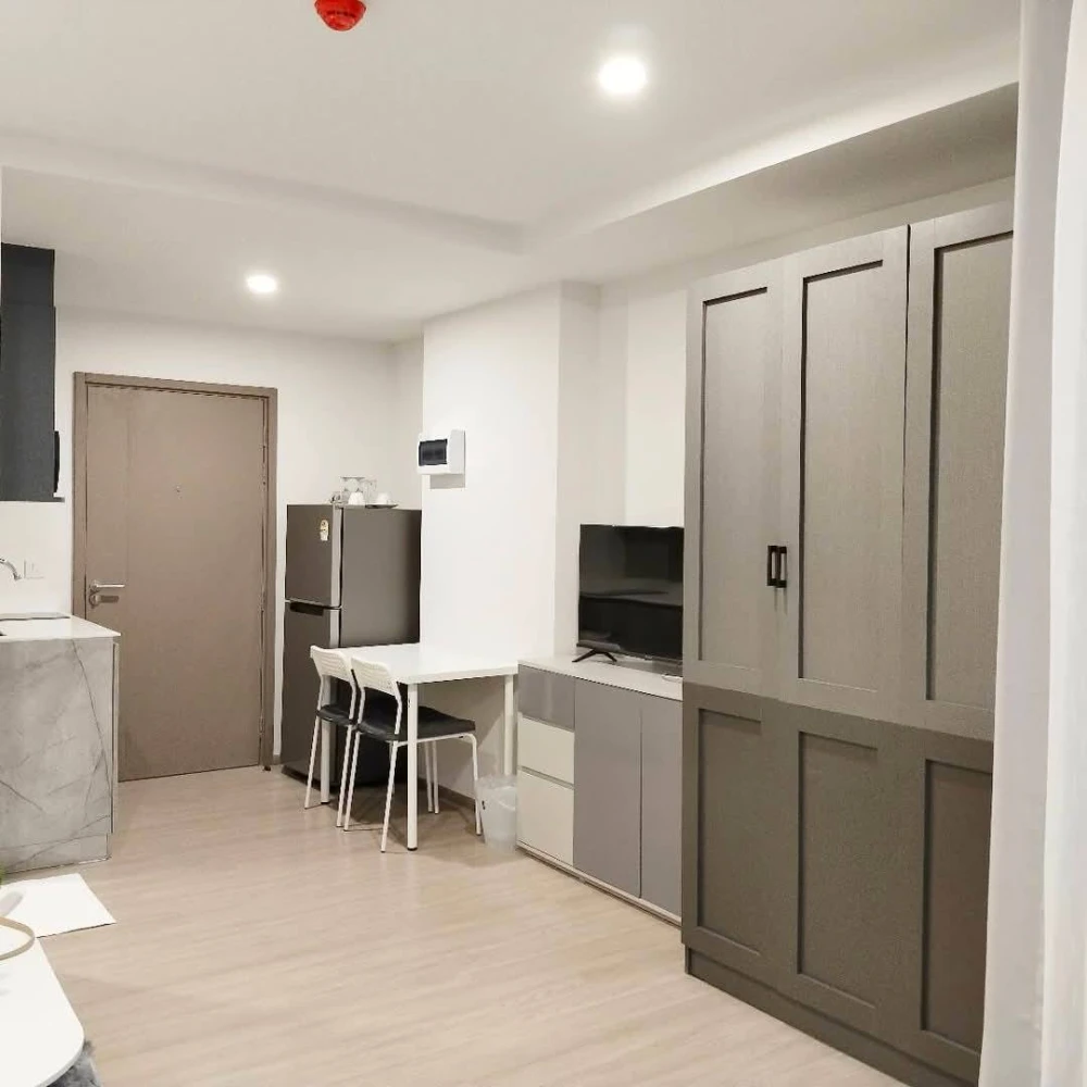For rent: Aspire Ratchayothin, studio room size 26 sq.m., pool view, outside city view, fully furnished, just bring one bag, ready to move in
