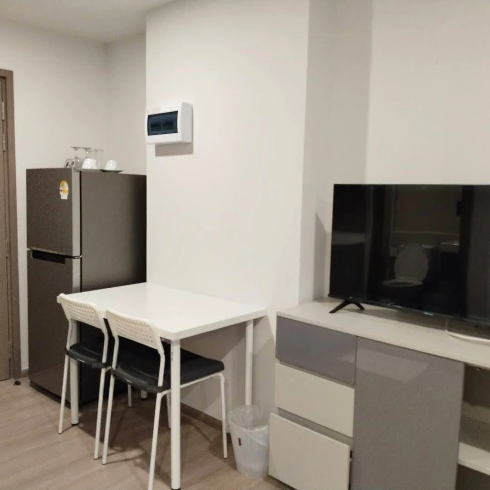 For rent: Aspire Ratchayothin, studio room size 26 sq.m., pool view, outside city view, fully furnished, just bring one bag, ready to move in