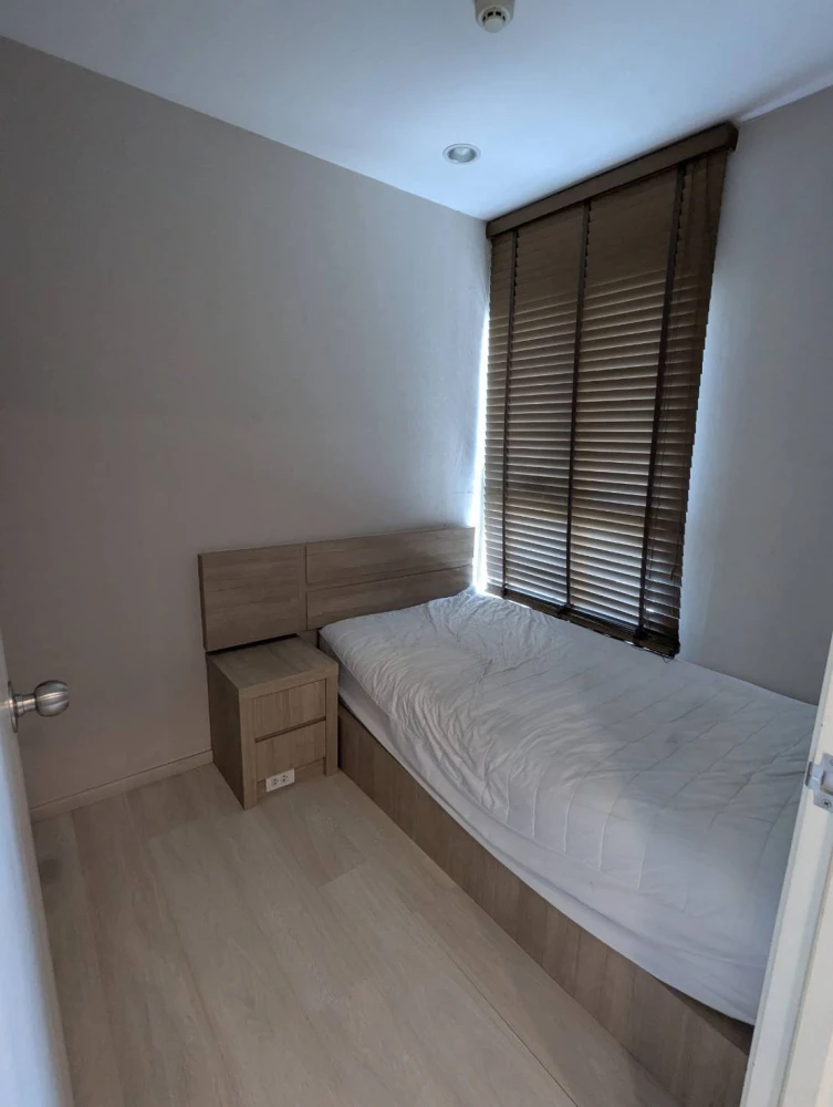 For rent: Aspire Rattanathibet, 10th floor, corner unit, 2 bedrooms with stunning built-in furnishings. Don't miss out!