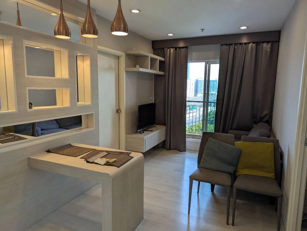 For rent: Aspire Rattanathibet, 10th floor, corner unit, 2 bedrooms with stunning built-in furnishings. Don't miss out!