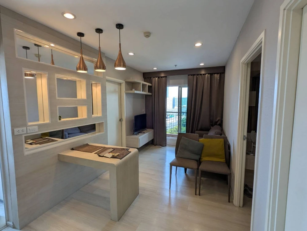 For rent: Aspire Rattanathibet, 10th floor, corner unit, 2 bedrooms with stunning built-in furnishings. Don't miss out!