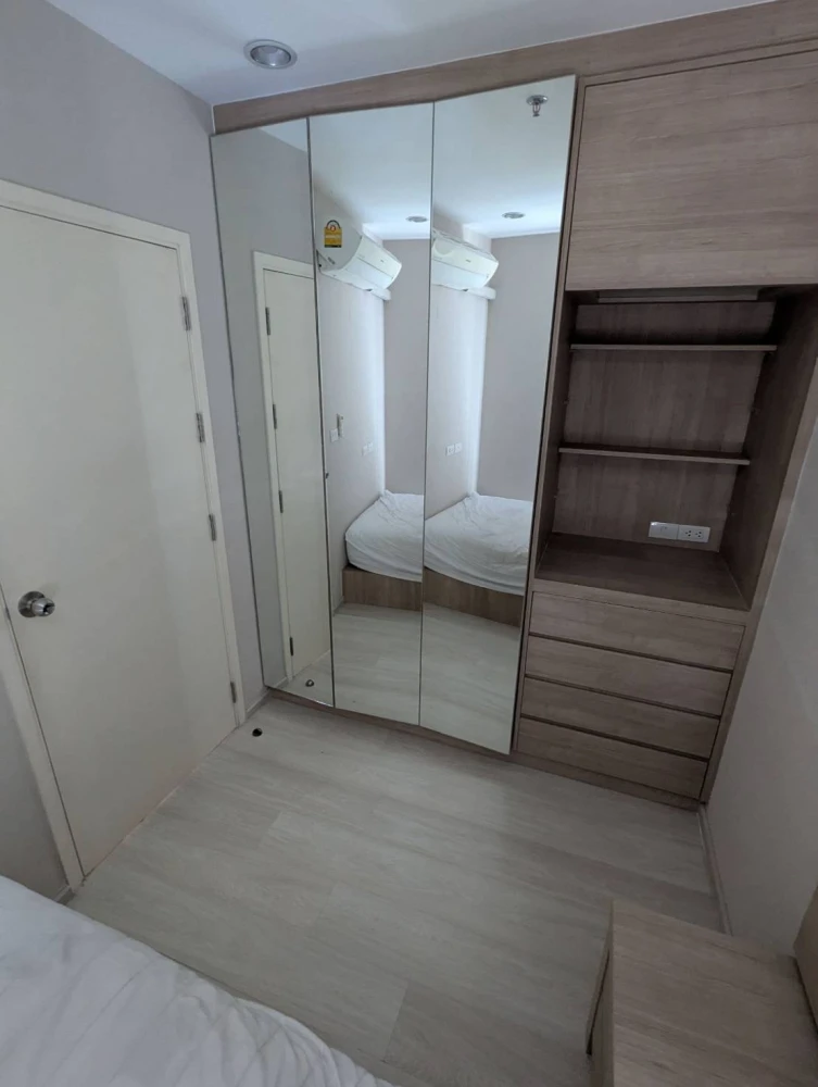 For rent: Aspire Rattanathibet, 10th floor, corner unit, 2 bedrooms with stunning built-in furnishings. Don't miss out!