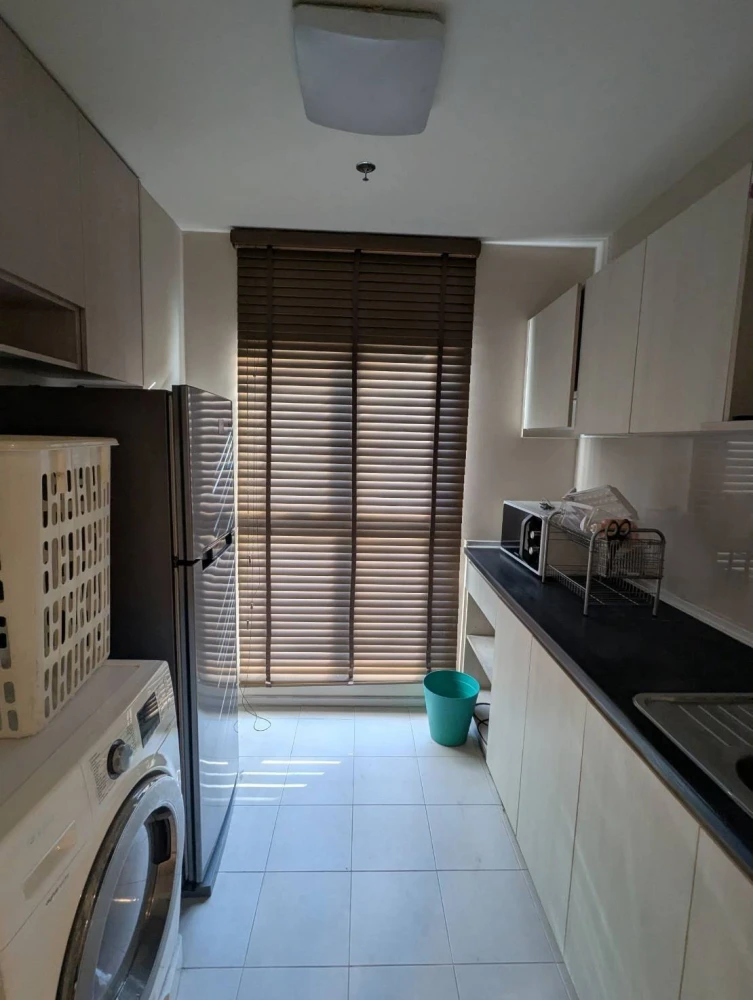 For rent: Aspire Rattanathibet, 10th floor, corner unit, 2 bedrooms with stunning built-in furnishings. Don't miss out!