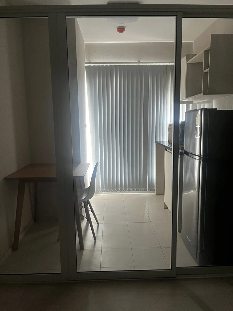 For rent: Aspire Rattanathibet. Spacious room, not stuffy. Balcony overlooking the swimming pool. Good breeze, not hot. Reserve now.