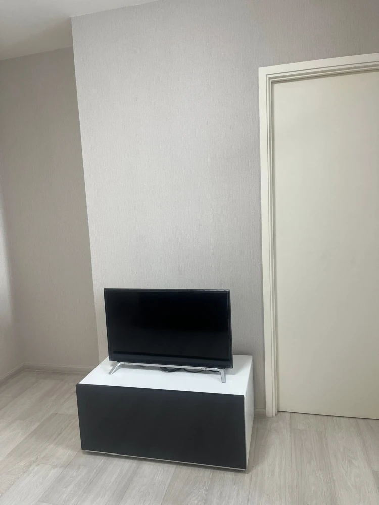 For rent: Aspire Rattanathibet. Spacious room, not stuffy. Balcony overlooking the swimming pool. Good breeze, not hot. Reserve now.