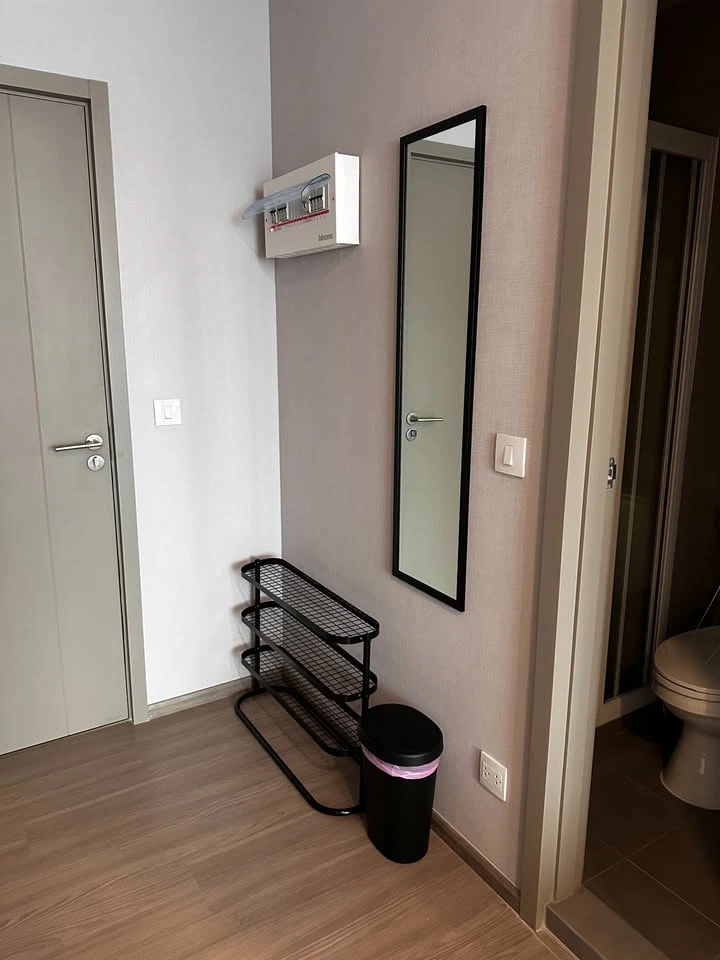 For rent: Aspire Sukhumvit - Rama 4, studio room, high floor, swimming pool and city view, fully furnished, ready to move in.