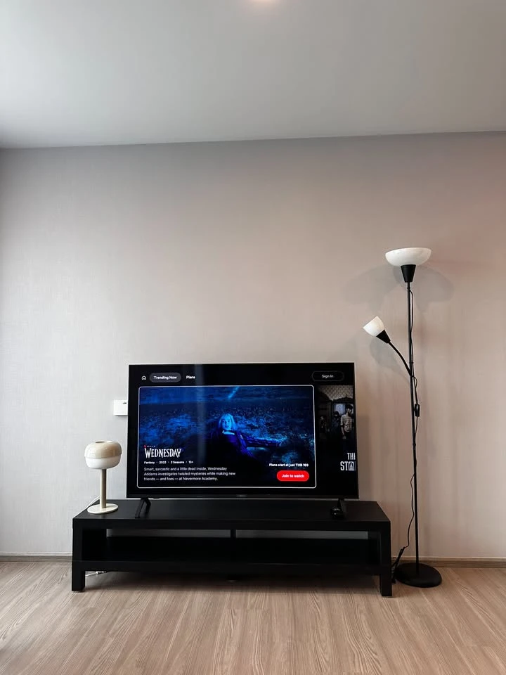 For rent: Aspire Sukhumvit - Rama 4, studio room, high floor, swimming pool and city view, fully furnished, ready to move in.