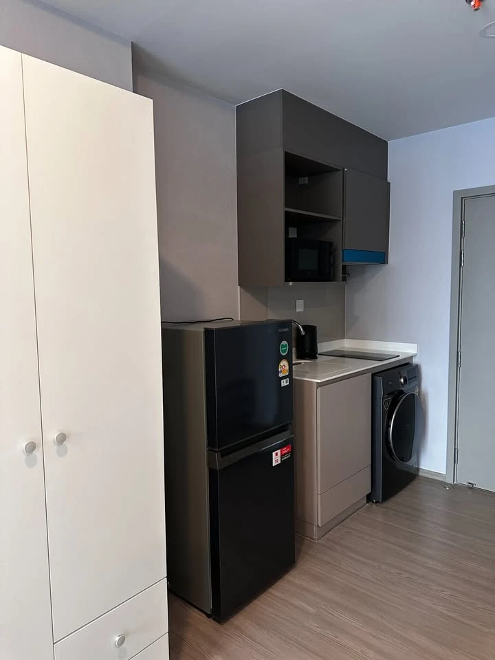 For rent: Aspire Sukhumvit - Rama 4, studio room, high floor, swimming pool and city view, fully furnished, ready to move in.