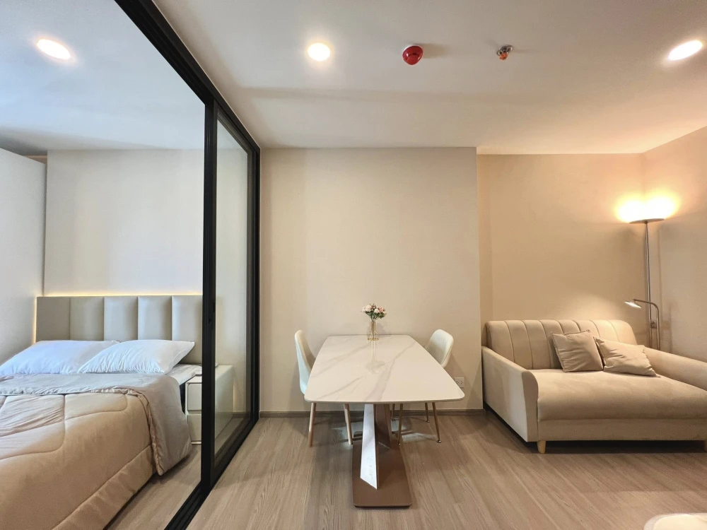 For rent: Aspire Sukhumvit Rama 4, fully furnished room, ready to move in, complete with amenities. Hurry and reserve now, don't miss out!