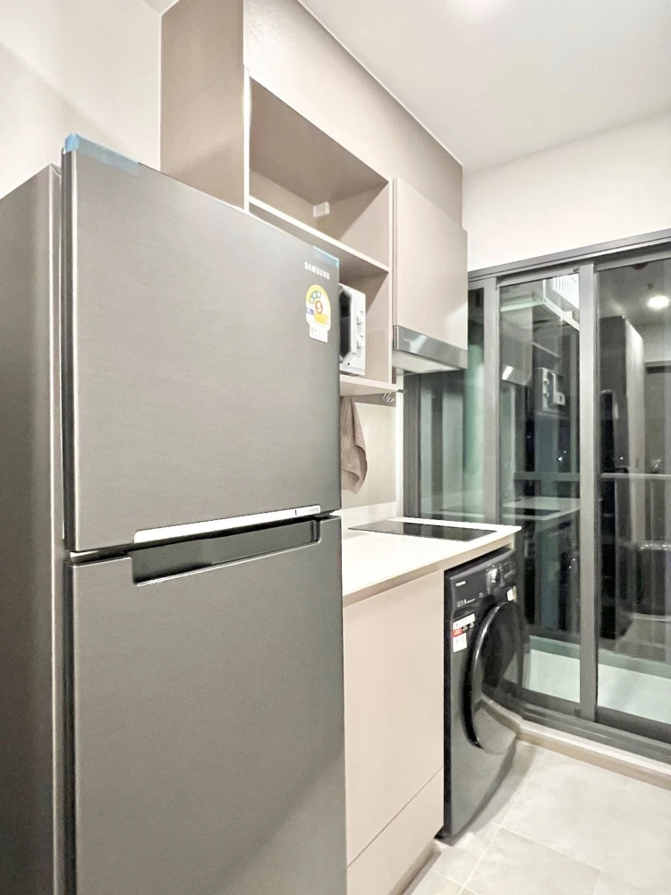 For rent: Aspire Sukhumvit Rama 4, fully furnished room, ready to move in, complete with amenities. Hurry and reserve now, don't miss out!