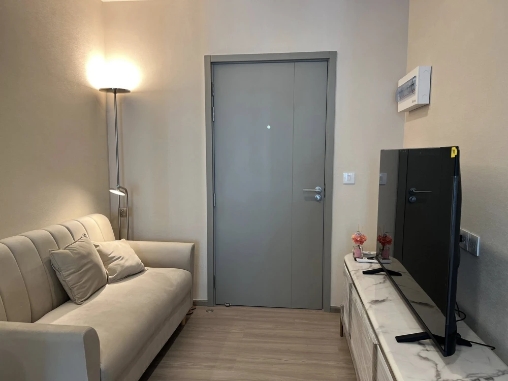 For rent: Aspire Sukhumvit Rama 4, fully furnished room, ready to move in, complete with amenities. Hurry and reserve now, don't miss out!