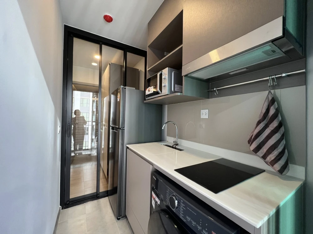 For rent: Aspire Sukhumvit Rama 4, fully furnished room, ready to move in, complete with amenities. Hurry and reserve now, don't miss out!