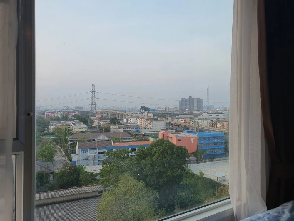 For rent: Aspire Erawan, 10th floor, corner unit with no adjacent units, north-facing balcony (beautiful city view). Don't miss out!