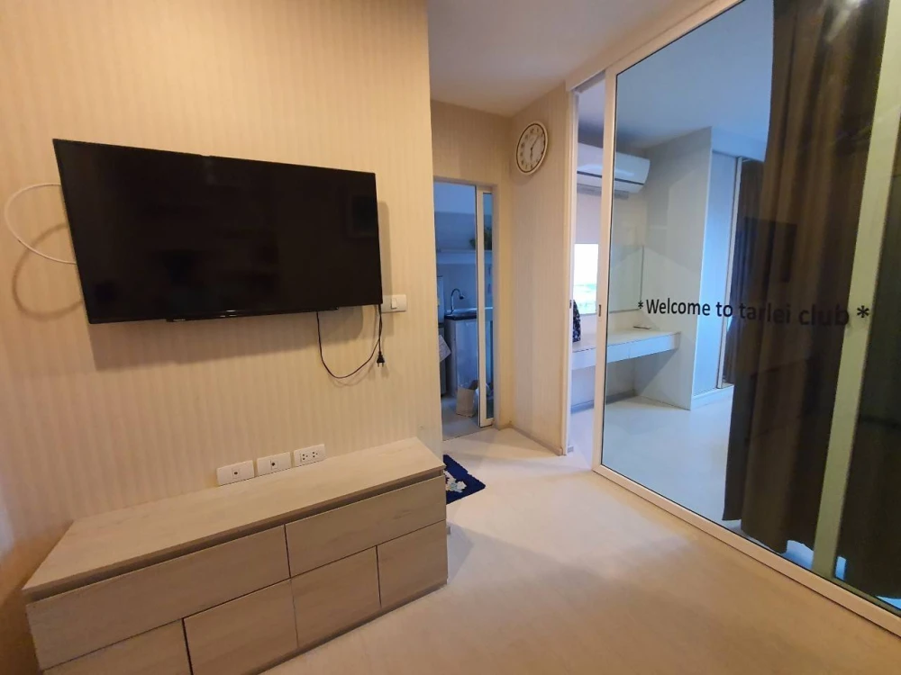 For rent: Aspire Erawan, 10th floor, corner unit with no adjacent units, north-facing balcony (beautiful city view). Don't miss out!