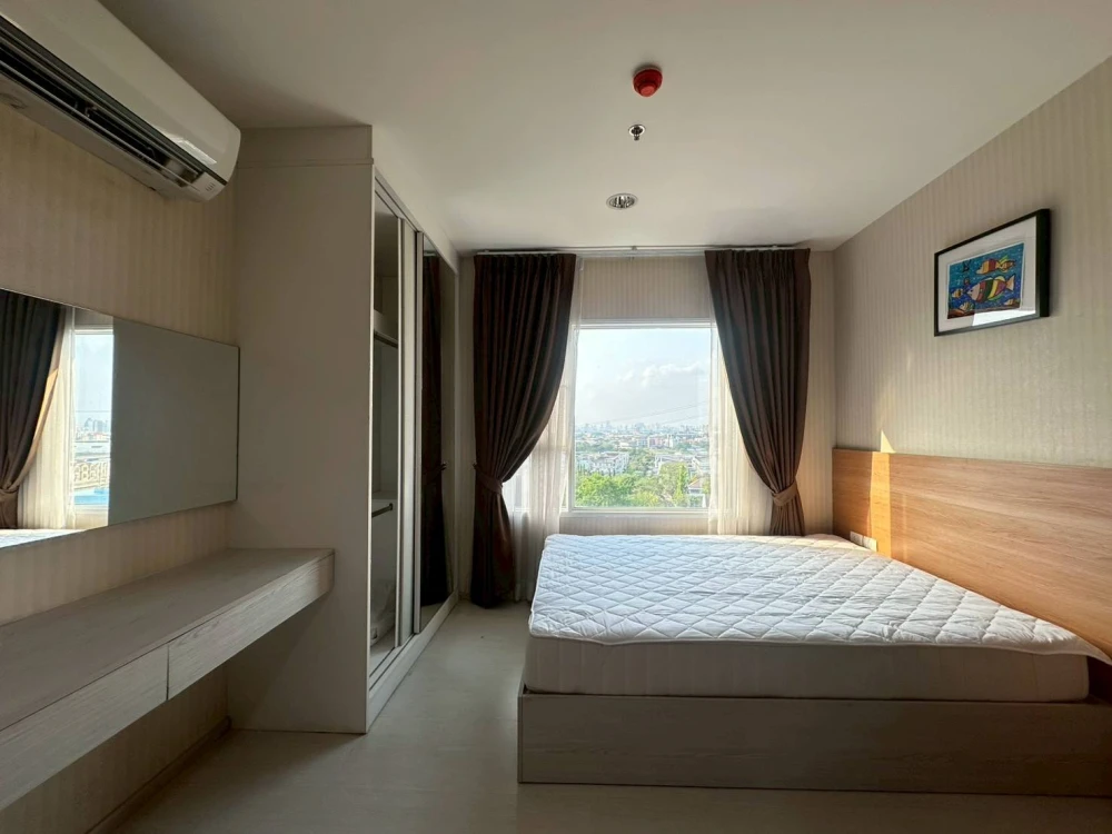 For rent: Aspire Erawan, 10th floor, corner unit with no adjacent units, north-facing balcony (beautiful city view). Don't miss out!