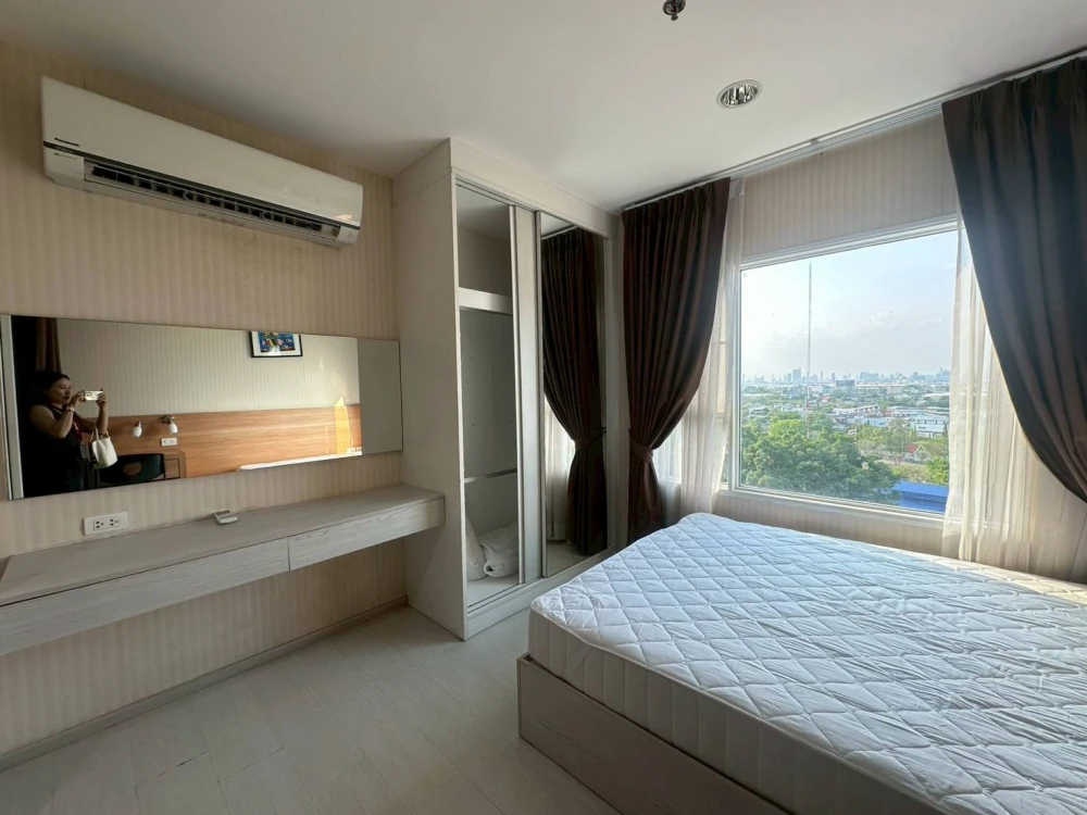 For rent: Aspire Erawan, 10th floor, corner unit with no adjacent units, north-facing balcony (beautiful city view). Don't miss out!