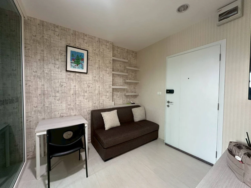 For rent: Aspire Erawan, 10th floor, corner unit with no adjacent units, north-facing balcony (beautiful city view). Don't miss out!