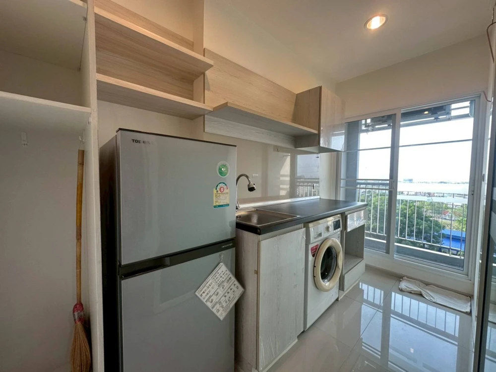 For rent: Aspire Erawan, 10th floor, corner unit with no adjacent units, north-facing balcony (beautiful city view). Don't miss out!