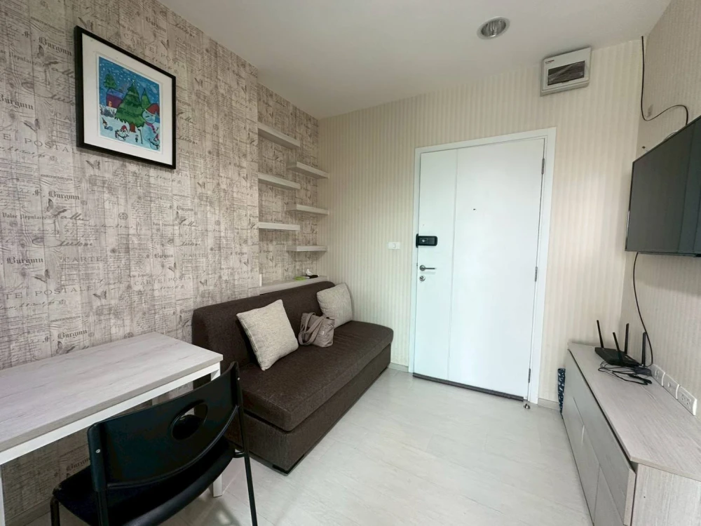 For rent: Aspire Erawan, 10th floor, corner unit with no adjacent units, north-facing balcony (beautiful city view). Don't miss out!