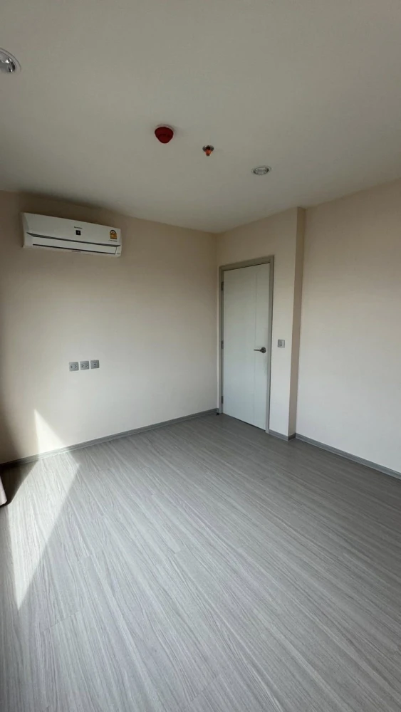For rent: Aspire Erawan Prime, large room, 2 bedrooms, 1 bathroom, very spacious, ready to move in.