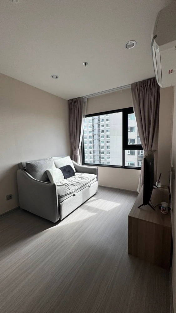 For rent: Aspire Erawan Prime, large room, 2 bedrooms, 1 bathroom, very spacious, ready to move in.