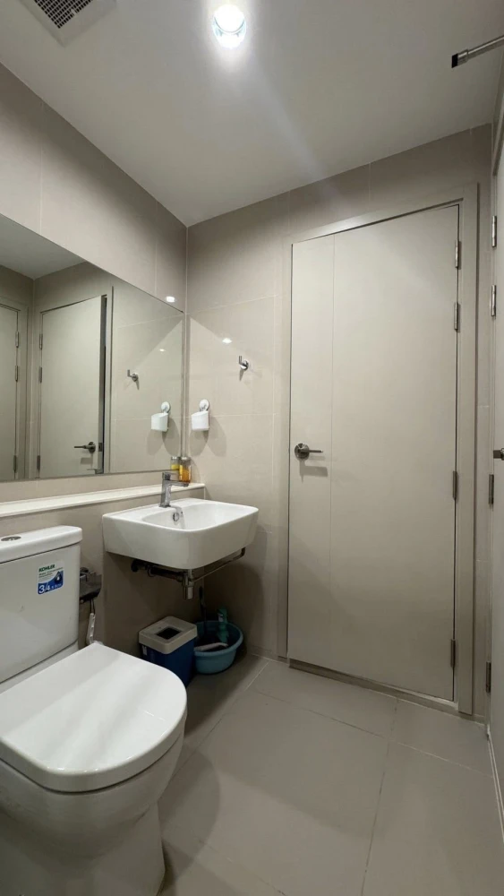 For rent: Aspire Erawan Prime, large room, 2 bedrooms, 1 bathroom, very spacious, ready to move in.