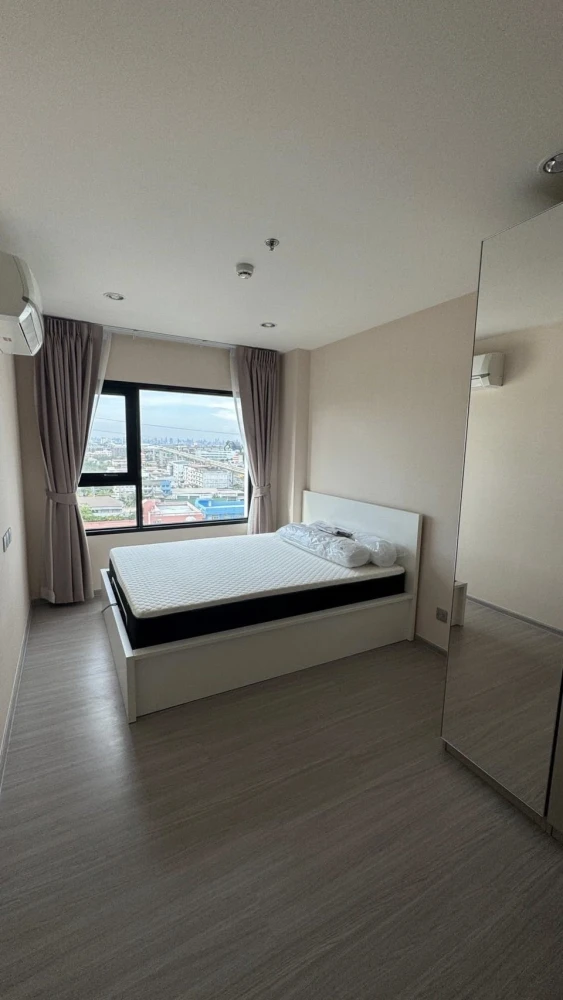 For rent: Aspire Erawan Prime, large room, 2 bedrooms, 1 bathroom, very spacious, ready to move in.