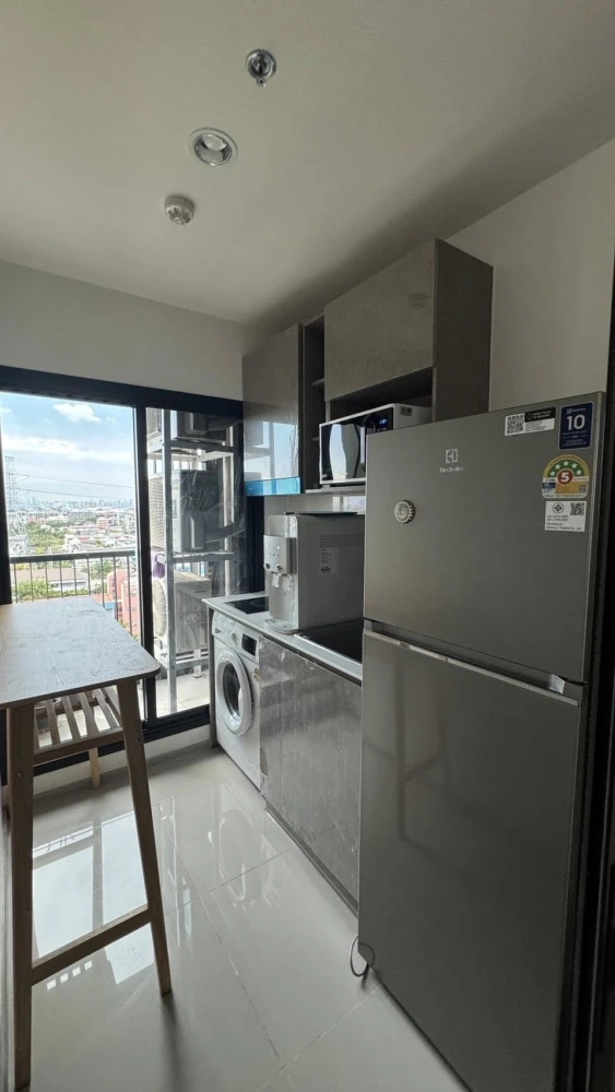 For rent: Aspire Erawan Prime, large room, 2 bedrooms, 1 bathroom, very spacious, ready to move in.