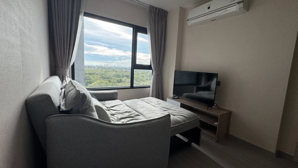 For rent: Aspire Erawan Prime, large room, 2 bedrooms, 1 bathroom, very spacious, ready to move in.