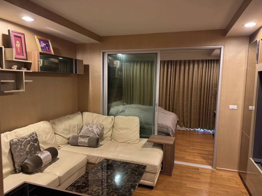 For rent: Abstract Phahonyothin Park, very high floor, wallpaper all over the room. You'll regret it if you miss it.