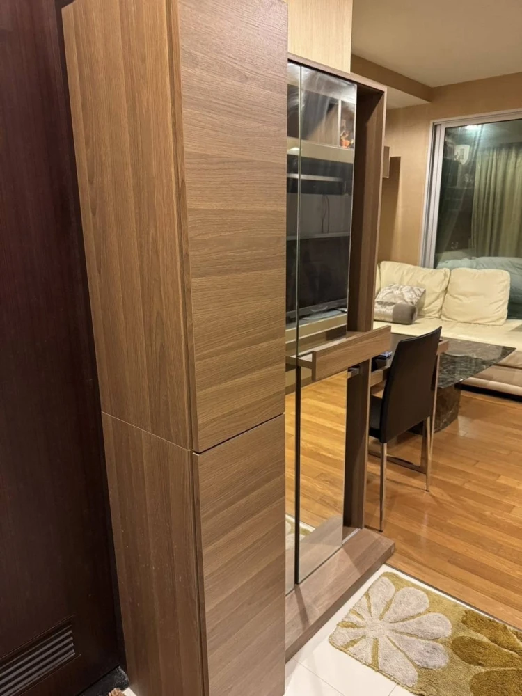 For rent: Abstract Phahonyothin Park, very high floor, wallpaper all over the room. You'll regret it if you miss it.
