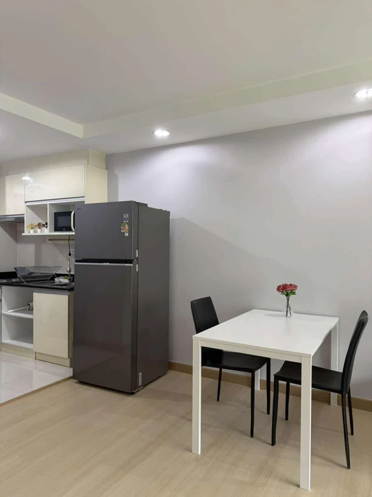 For rent: Abstract Phahonyothin Park, Building A, 3rd floor, garden view. Quiet atmosphere, very spacious room.