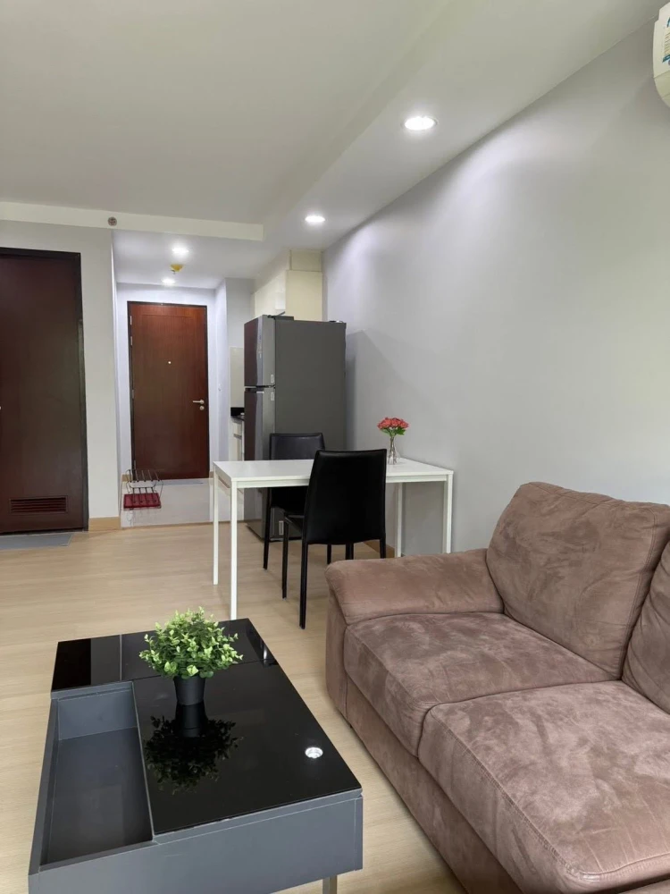 For rent: Abstract Phahonyothin Park, Building A, 3rd floor, garden view. Quiet atmosphere, very spacious room.