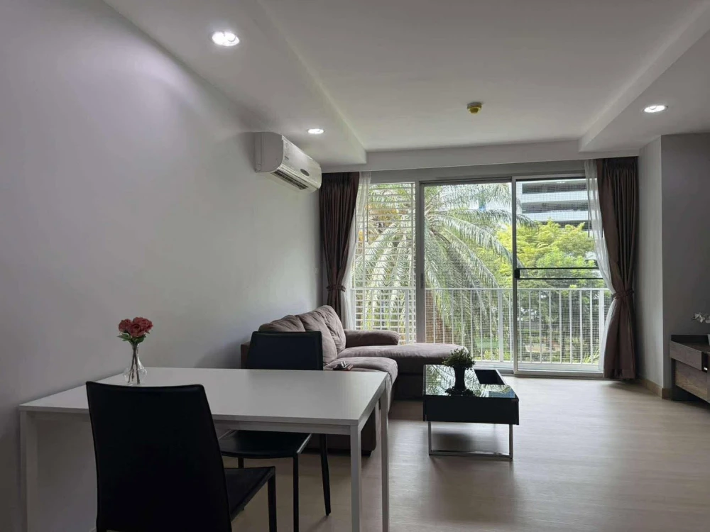 For rent: Abstract Phahonyothin Park, Building A, 3rd floor, garden view. Quiet atmosphere, very spacious room.