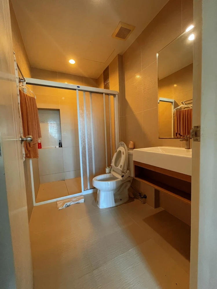 For rent: Happy Condo Lat Phrao 101, spacious room, comfortable, fully furnished, ready to move in!