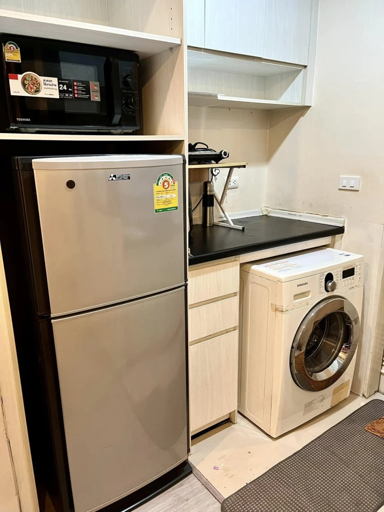 For rent: Clover Lat Phrao 83, convenient transportation, fully furnished + electrical appliances. Hurry, it'll be gone soon.