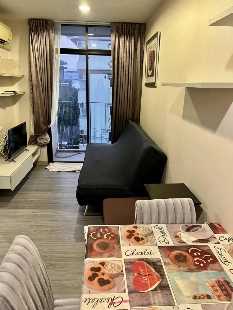 For rent: Clover Lat Phrao 83, convenient transportation, fully furnished + electrical appliances. Hurry, it'll be gone soon.