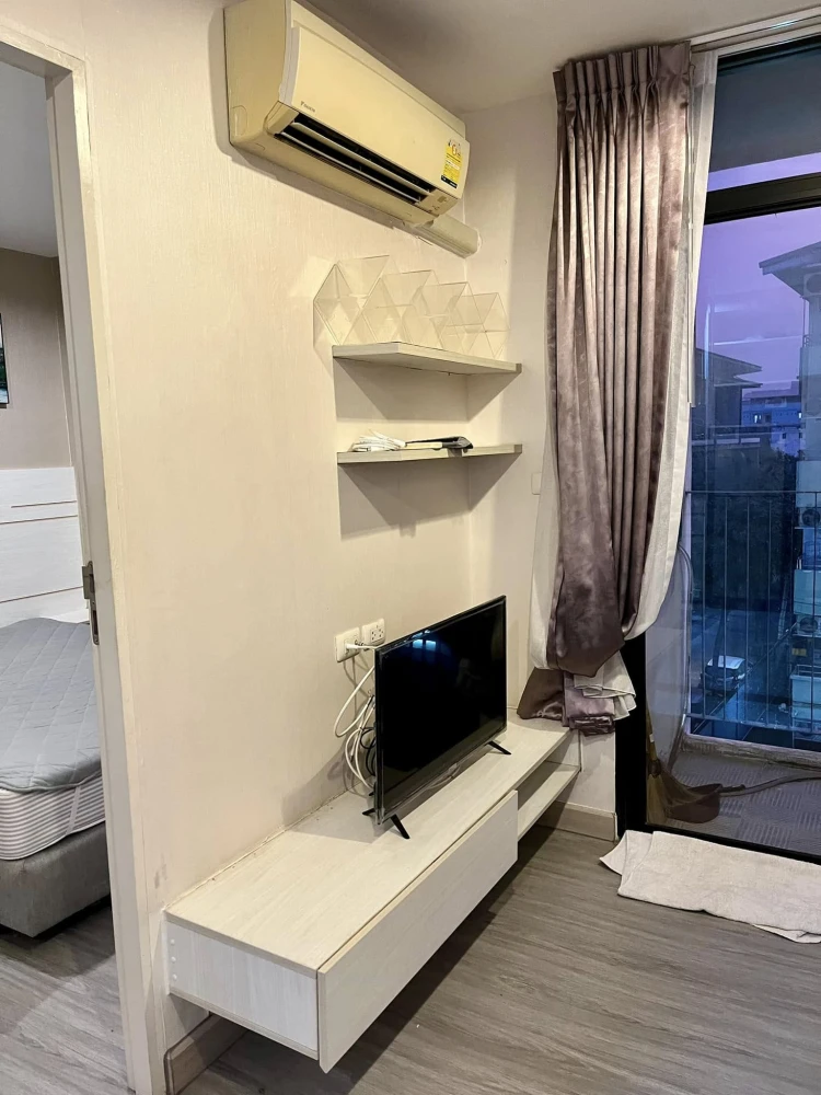 For rent: Clover Lat Phrao 83, convenient transportation, fully furnished + electrical appliances. Hurry, it'll be gone soon.
