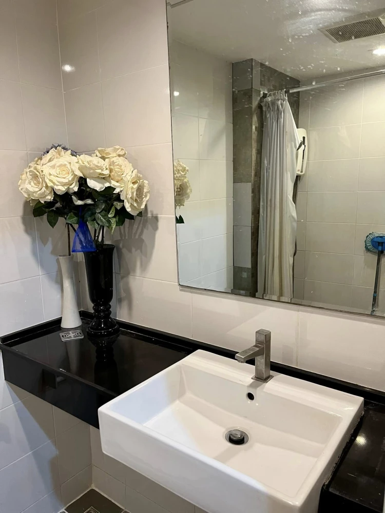 For rent: Clover Lat Phrao 83, convenient transportation, fully furnished + electrical appliances. Hurry, it'll be gone soon.