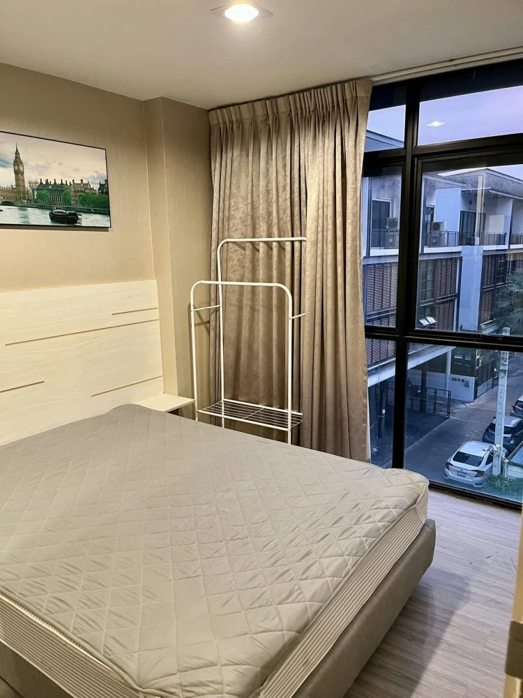 For rent: Clover Lat Phrao 83, convenient transportation, fully furnished + electrical appliances. Hurry, it'll be gone soon.
