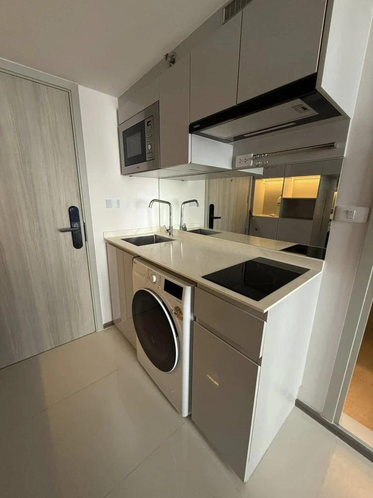 For rent: So Origin Kaset Interchange, a nice room, fully furnished, all in one place. I must say that you definitely can't miss it.