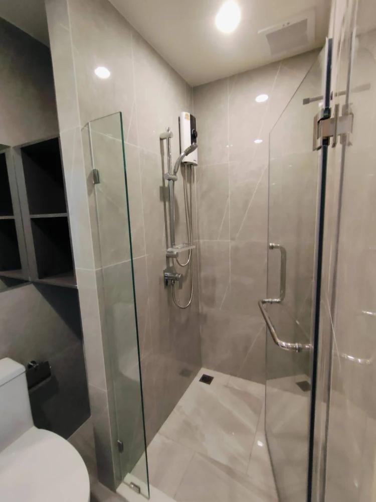 For rent Noble New District R9, 4th floor, position A15, high floor, corner room. Interested, hurry and reserve now. Don't miss out.