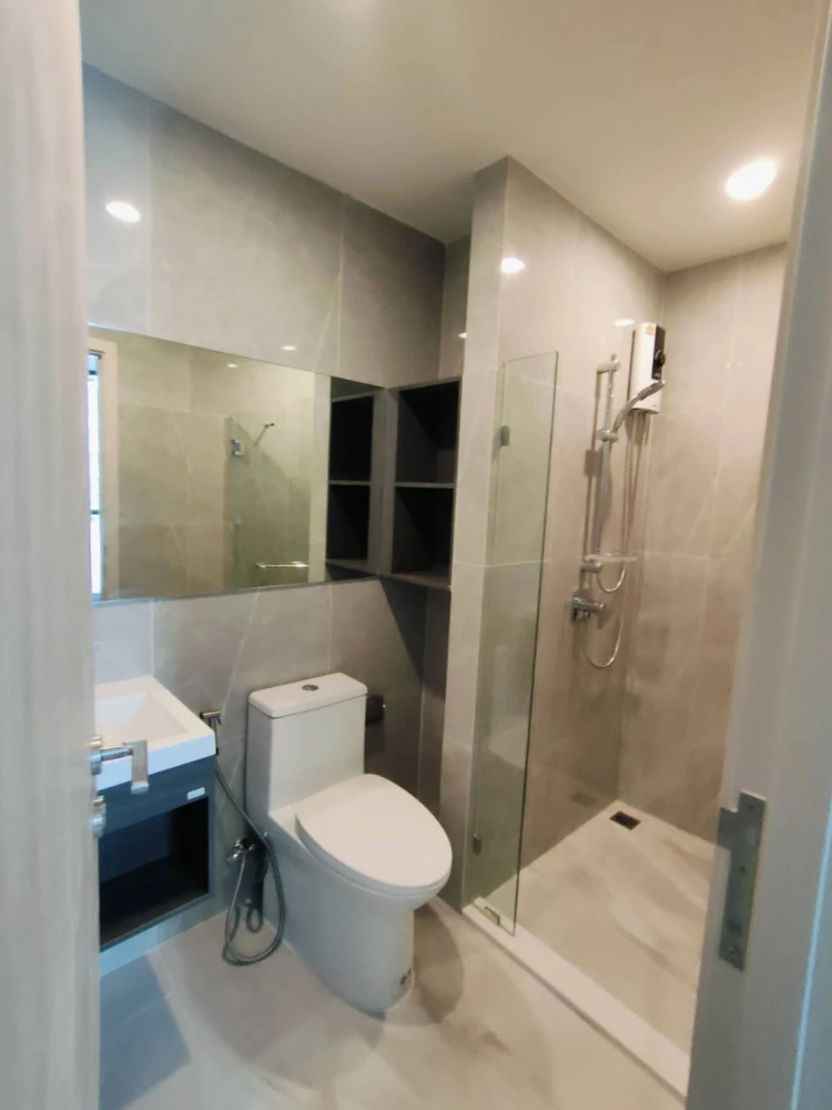 For rent Noble New District R9, 4th floor, position A15, high floor, corner room. Interested, hurry and reserve now. Don't miss out.