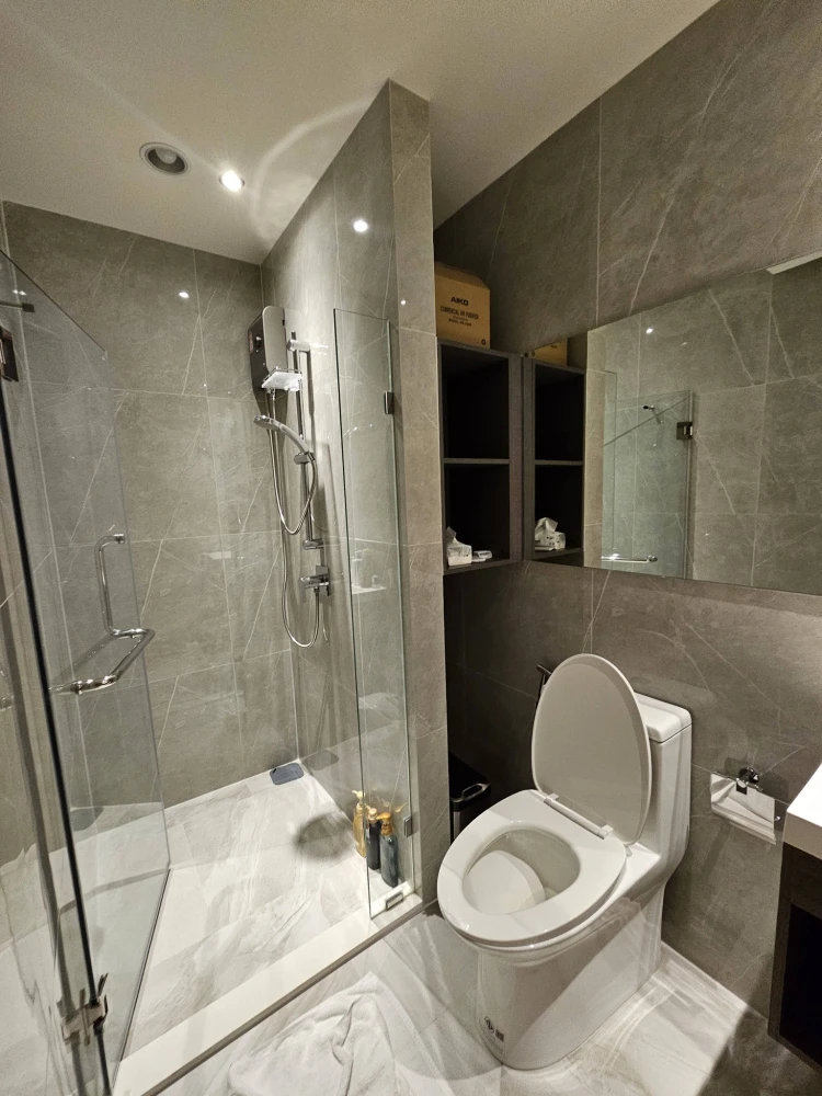 For rent: Noble New District R9, 2 bedrooms, 2 bathrooms, north-facing balcony (shaded in the afternoon), view of the communal area. Grab it now!
