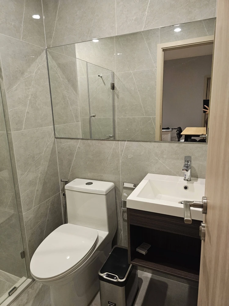 For rent: Noble New District R9, 2 bedrooms, 2 bathrooms, north-facing balcony (shaded in the afternoon), view of the communal area. Grab it now!