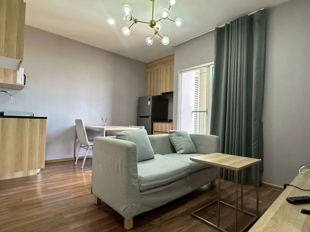 For rent: Noble Revolve Ratchada 2, 32nd floor, fully furnished unit, very livable. Book now, don't miss out!
