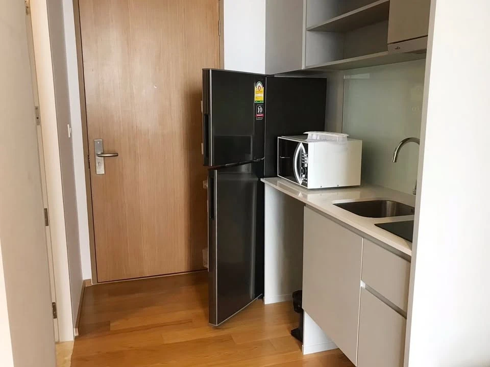 Noble Revo Silom for rent or sale, beautiful room, spacious, ready to move in, convenient transportation, complete amenities, reserve now!