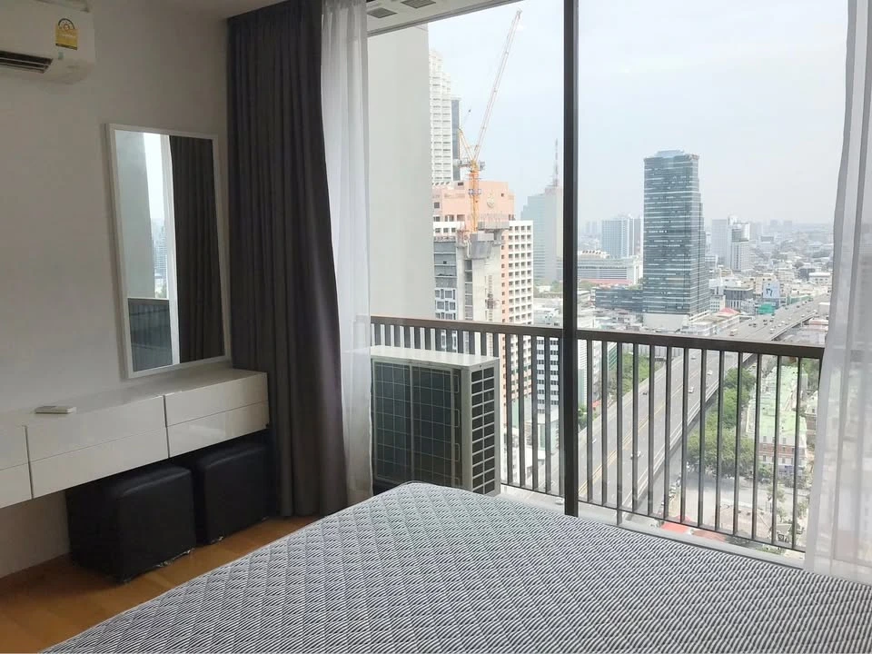 Noble Revo Silom for rent or sale, beautiful room, spacious, ready to move in, convenient transportation, complete amenities, reserve now!