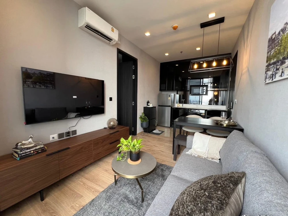 For rent: Noble Around Ari, 37th floor, corner room, high floor, good view, cool breeze, fully furnished, ready to move in, book now.