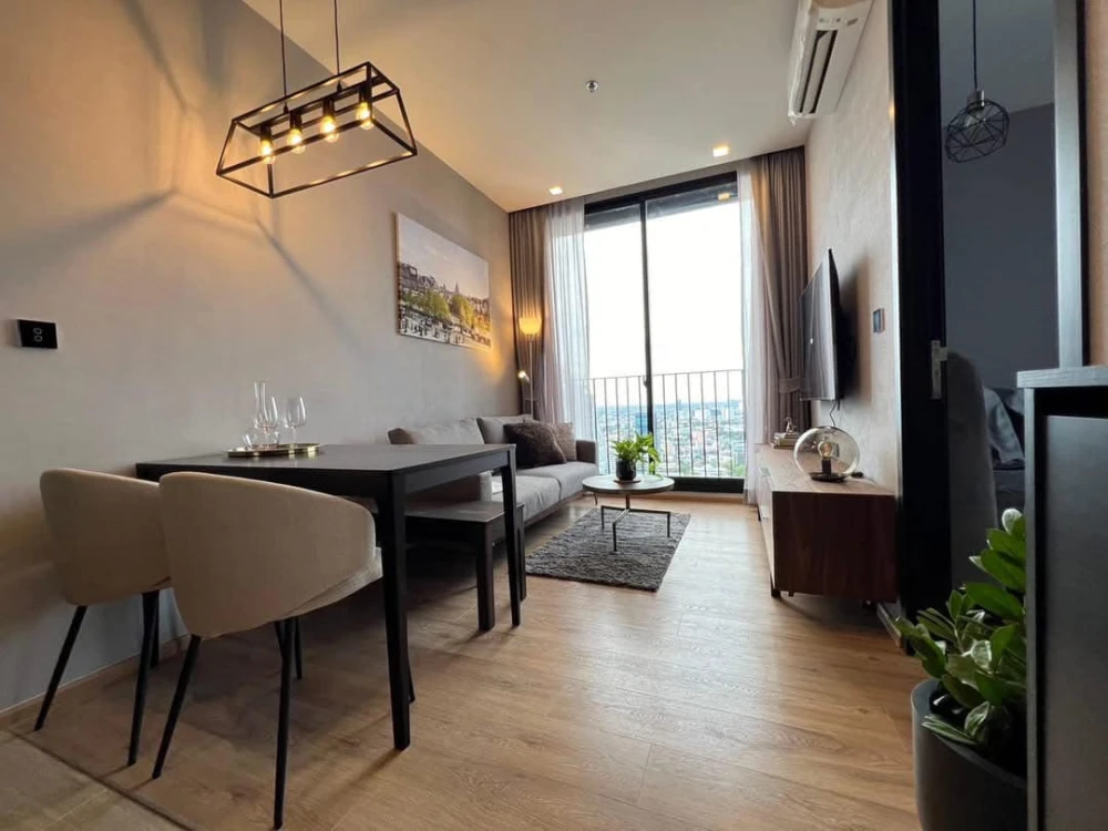 For rent: Noble Around Ari, 37th floor, corner room, high floor, good view, cool breeze, fully furnished, ready to move in, book now.